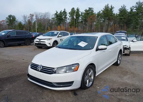 2013 Volkswagen Passat 2.5L Se z USA, uszkodzony, nr VIN 1VWBP7A30DC034530